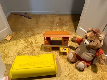 Gabriel Erector Set With Metal Parts And Teddy Ruxpin And Mickey's Snack Shack