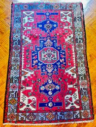 Vintage Persian Style Area Rug (Approximately 4 X 6.5 Feet)
