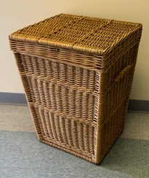 Large Vintage Wicker Basket W/Handles (R)