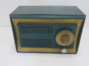 Vintage 1951 Sylvania Sherwood Green Jet Model 512GR AM Radio Parts Or Repair