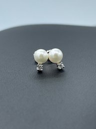 Stunning 18k White Gold Pearl & Diamond Stud Earrings