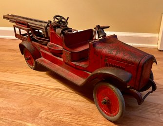 BUDDY L - AERIAL TRUCK 1920's Pressed Steel Fire Engine With Extending Ladders / Original Paint