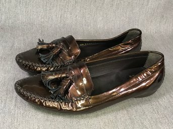 $475 STUART WEITZMAN Bronze Metallic Patent Leather Pointed Toe Tassel Loafers - 8M US / 41 Eur - Very Nice