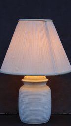 VINTAGE CERAMIC TABLE LAMP