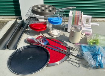 Large Kitchen Cookware And Bakeware Lot