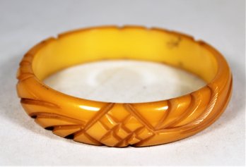 Hand Carved Vintage Bakelite Plastic Bangle Bracelet In Butterscotch