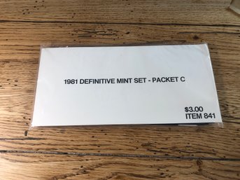 USPS ITEM 841 1981 DEFINITIVE MINT SET-PACKET C - Never Opened! - Lot 11