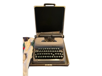 Vintage Mid-Century Portable Smith-corona Typewriter With Floating Shift Bar And Case
