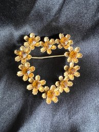 Vintage Gold Tone Heart Daisy Chain Pin