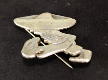 VINTAGE MEXICAN STERLING SILVER BROOCH PIN BOY WALKING IN HAT