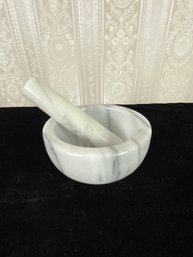 White Marble Mortal & Pestle