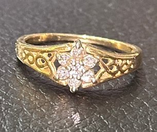 Beautiful 14K And Diamond Flower Ring Size 8