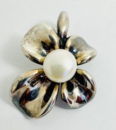 SIGNED ANN KING STERLING SILVER BUTTON PEARL FLOWER PENDANT