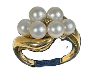 10K Yellow Gold Ladies Ring About Size 6, Genuine Cultured Pearls