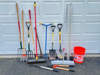 Huge Lot Of Yard Tools