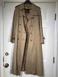 Like New Vintage Ladies BURBERRY Rain / Trench Coat With Zip Out Wool Liner - Size Small - Why Buy New ?