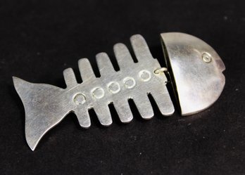 FINE STERLING SILVER MEXICAN BROOCH OF A FISH SKELETON 2 3/4' LONG