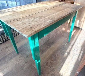 Farmhouse Table With Green Legs