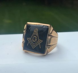 Vintage Mason 10K Ring With Onyx Emblem (D)