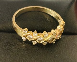 Vintage 14K Yellow Gold And Diamond Ring Size 10.5  Weight Is 4 Grams