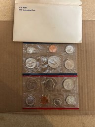 Beautiful Vintage 1981 P & D United States US Mint Set