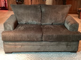 Loveseat Cornell Cocoa With Attached Cushions. Comes With 4 Matching Throw Pillows