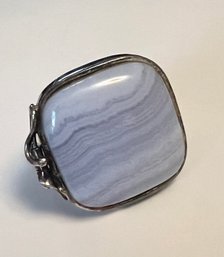 VINTAGE STERLING SILVER LACED AGATE RING