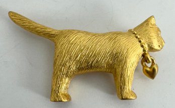 SIGNED AK GOLD TONE CAT WITH HEART COLLAR BROOCH