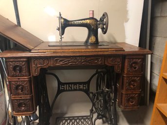 Vintage Singer Sewing Machine & Table