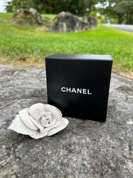 AUTHENTICATED Chanel Off-white Suede Flower Pin