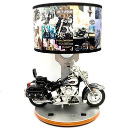 2004 KNG AMERICA HARLEY DAVIDSON HERITAGE TABLE LAMP With Night Light & Sound