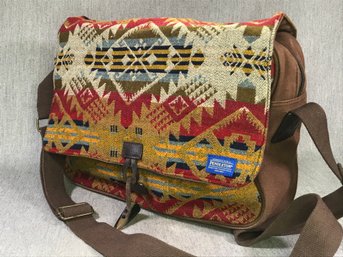 Fabulous Rare PENDLETON Messenger Style Bag With Navajo Wool Panel - Like New Condition ! - NICE BAG !