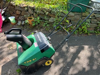 John Deere TRS 21 Gas Powered Snowblower