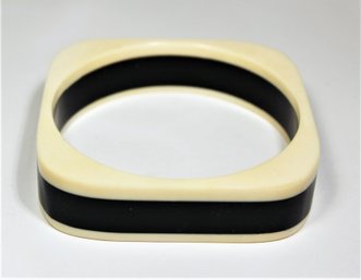 GREAT 1980s Square Black White Bakelite Plastic Bangle Bracelet