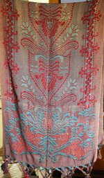 AMAZING Antique Woven Jacquard Table Scarf Green & Red