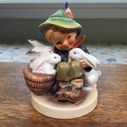 Beautiful Vintage / Antique Hummel Figurine - Playmates - Older Bee Mark - No Damage - Very Nice Piece !