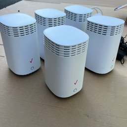 A Set Of 5 Verizon Wifi Extenders