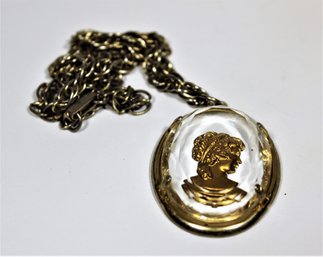 Vintage Gold Tone Glass Cameo Pendant Necklace