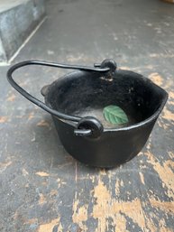 Small Cast Iron Pot/kettle  With Handle