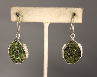 STERLING SILVER PIERCED EARRINGS HAVING GREEN GLASS STONES