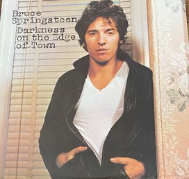 BRUCE SPRINGSTEEN - DARKNESS ON THE EDGE OF TOWN - 1978 RECORD- JC 35318 - VG CONDITION
