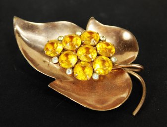 GOLD OVER STERLING SILVER (UNMARKED) RETRO 1950S LEAF BROOCH RHINESTONES