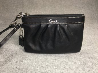 Very Good Looking Black Leather COACH Wristlet  / Minipurse - With Coach Hang Tag - No Issues / No Damage