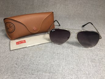 Brand New RAY BAN Aviator Sunglasses - Silver Frames / Black Lenses Sunglasses - With Case, Cloth & Booklet
