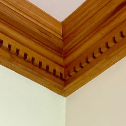 Approx 80' Of Detailed Oak Crown Molding - Family RM