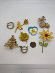 8 Vintage Pins/brooches