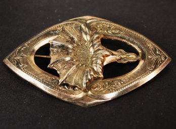 GILT BRASS LARGE VICTRIAN SASH PIN HAVING LARGE FLOWER