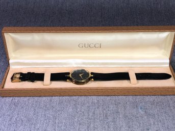 Fantastic Vintage Mens GUCCI Watch In Original Box - Black Case - Strap And Roman Numeral Dial - Nice Watch