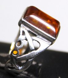 Fine Genuine Amber And Sterling Silver Celtic Design Ladies Ring Size 8