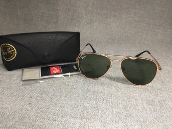 Brand New RAY BAN Aviator Sunglasses - Rose Gold Frames / Green Lenses Sunglasses - With Case, Cloth & Booklet